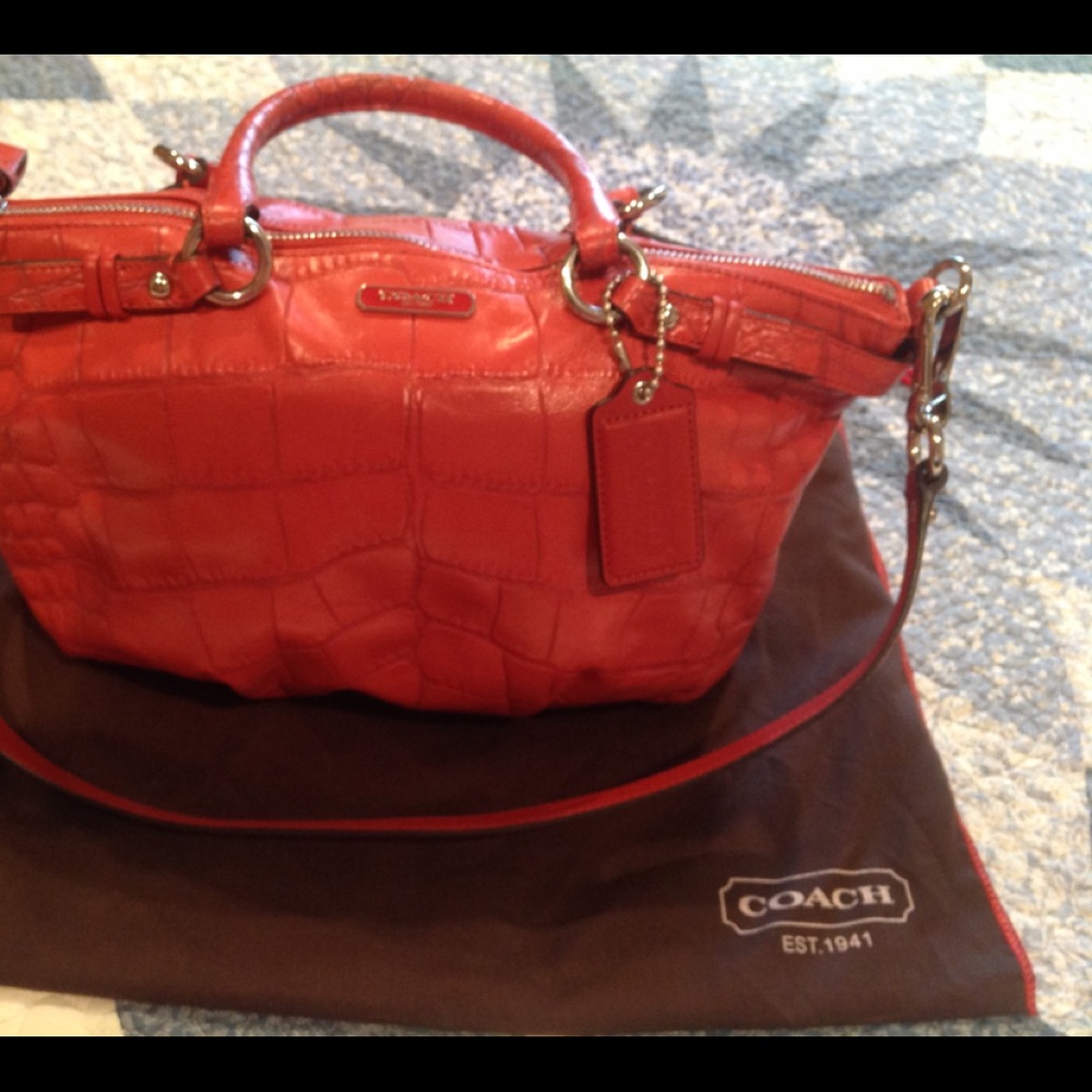 🔥 💯 Authentic Coach Bag with Shoulder Strap🔥